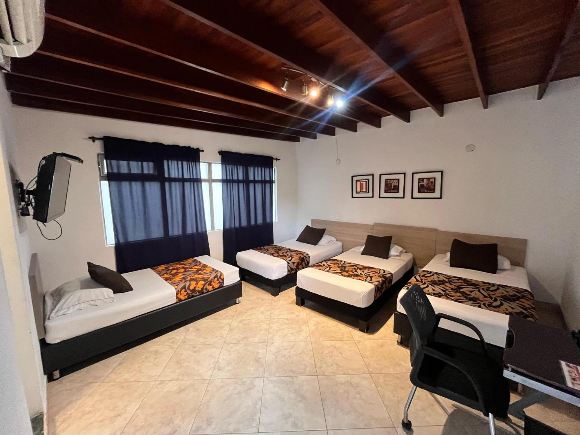 Hotel Quinta Avenida Medellin Bagian luar foto