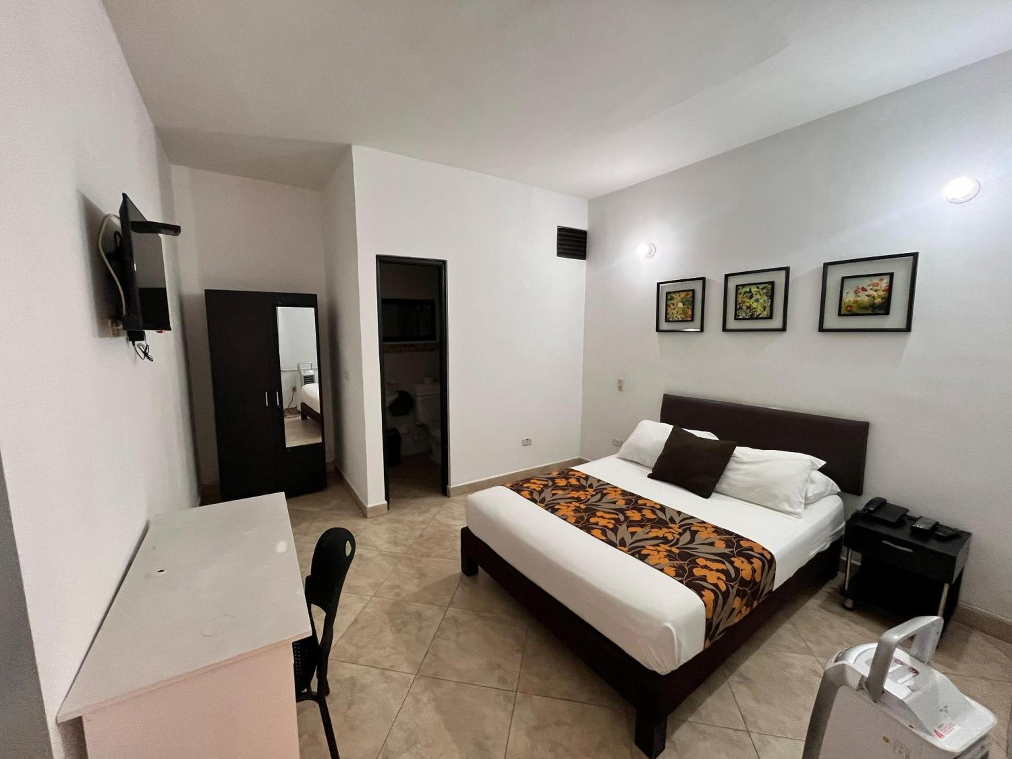 Hotel Quinta Avenida Medellin Bagian luar foto
