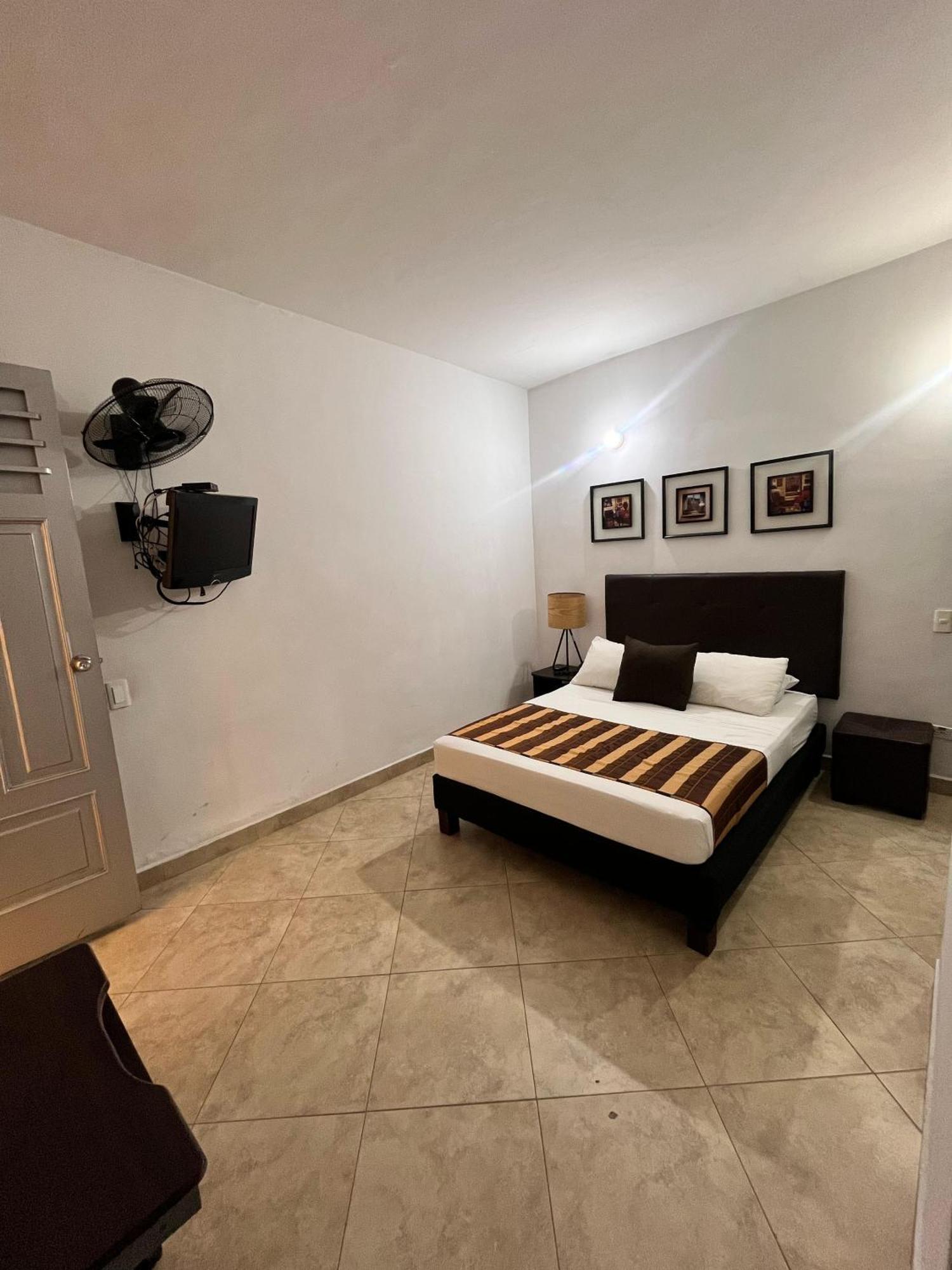 Hotel Quinta Avenida Medellin Bagian luar foto